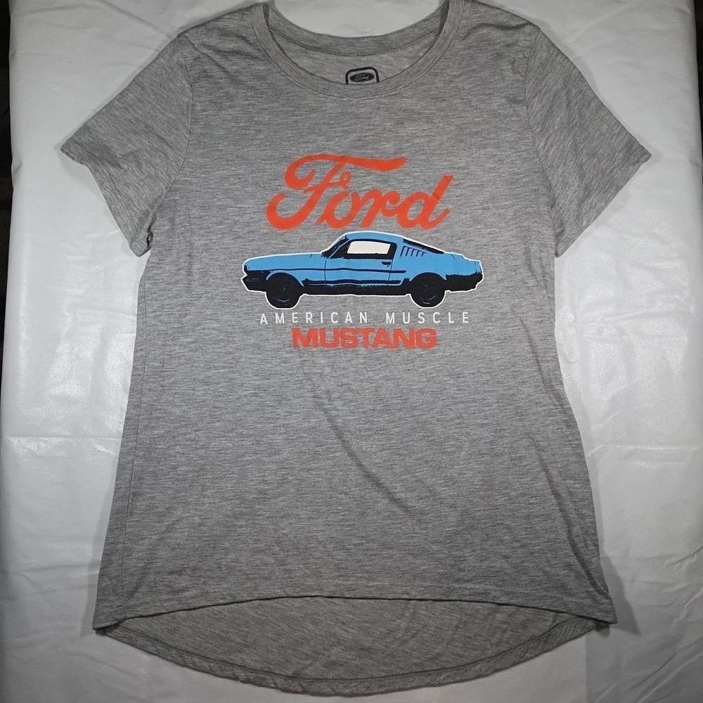 Women's Ford Mustang graphic tee Retro Muscle Car shirt, size XL